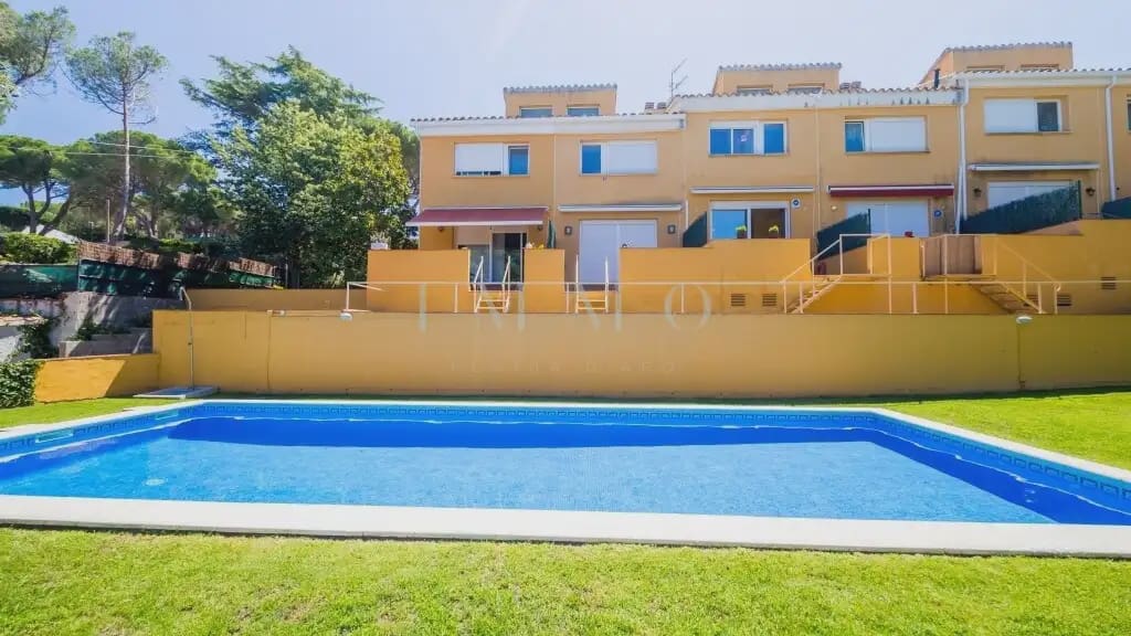 Casa de 3 habitaciones en Castell d'Aro en venta con piscina garaje - 335.000 € (Ref: 9928474)
