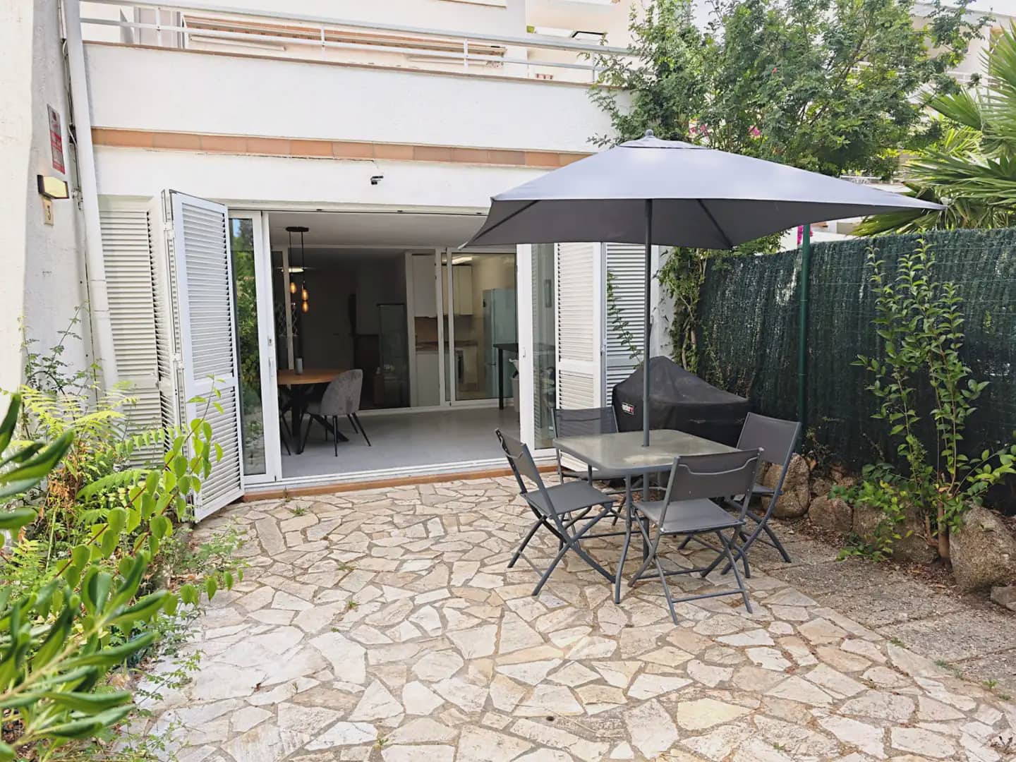 2 bedroom Apartment for sale in Castell-Platja d'Aro - € 300,000 (Ref: 9937424)
