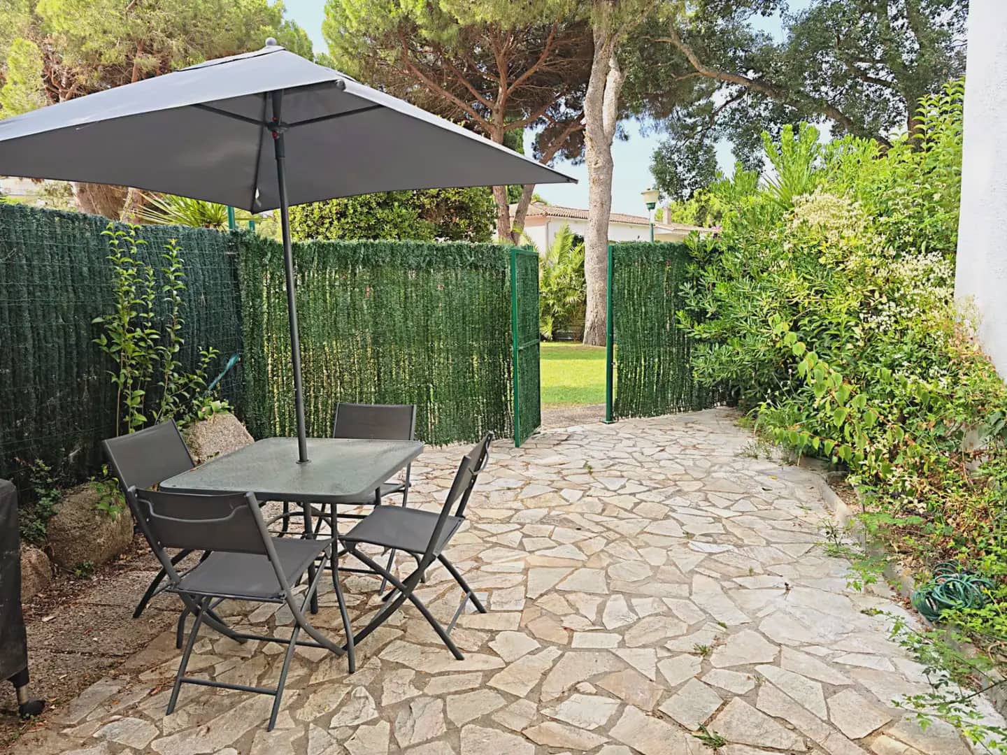 2 bedroom Apartment for sale in Castell-Platja d'Aro - € 300,000 (Ref: 9937424)