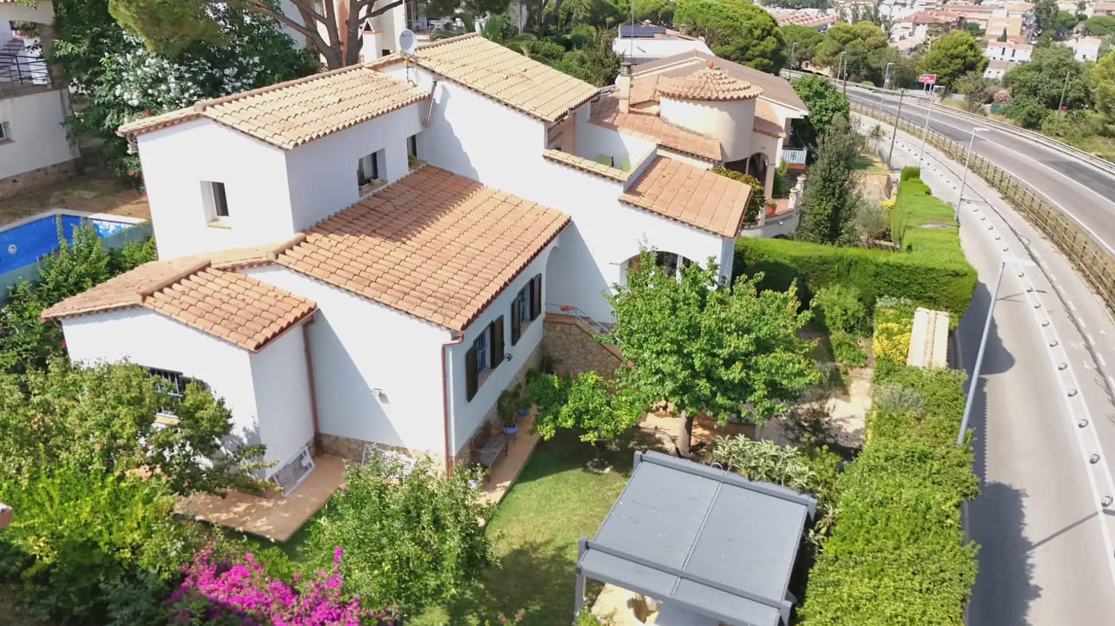 5 bedroom Villa for sale in Calonge i Sant Antoni with garage - € 680,000 (Ref: 9953355)