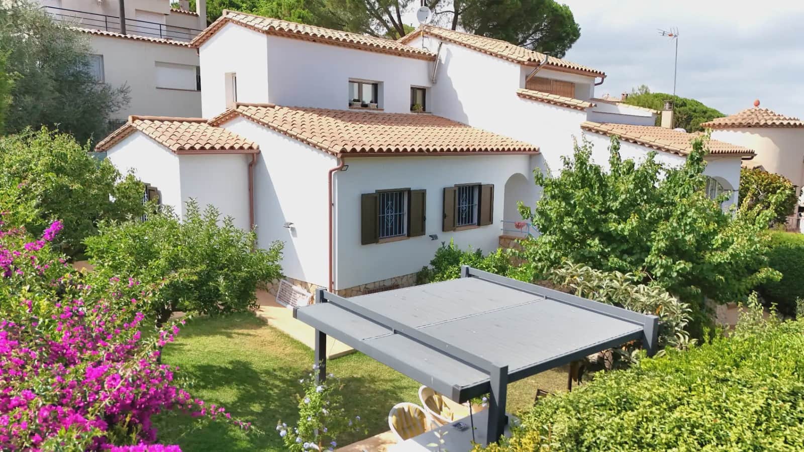 5 bedroom Villa for sale in Calonge i Sant Antoni with garage - € 680,000 (Ref: 9953355)
