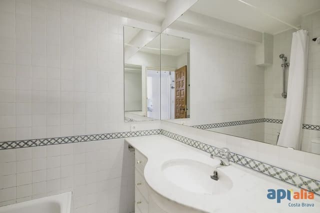 1 makuuhuone Ranta-asunto myytävänä paikassa Platja d'Aro, Castell-Platja d'Aro mukana 
autotalli - 250 000 € (Ref: 9964415)
