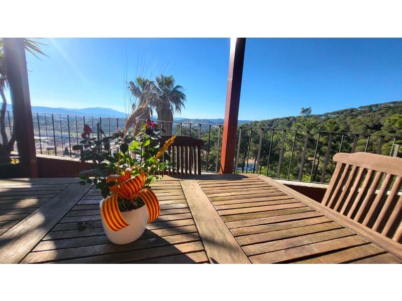 4 chambre Villa/Maison à vendre à Blanes avec piscine garage - 599 000 € (Ref: 10001322)