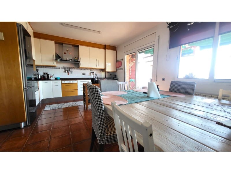 4 chambre Villa/Maison à vendre à Blanes avec piscine garage - 599 000 € (Ref: 10001322)