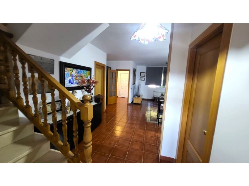 4 chambre Villa/Maison à vendre à Blanes avec piscine garage - 599 000 € (Ref: 10001322)