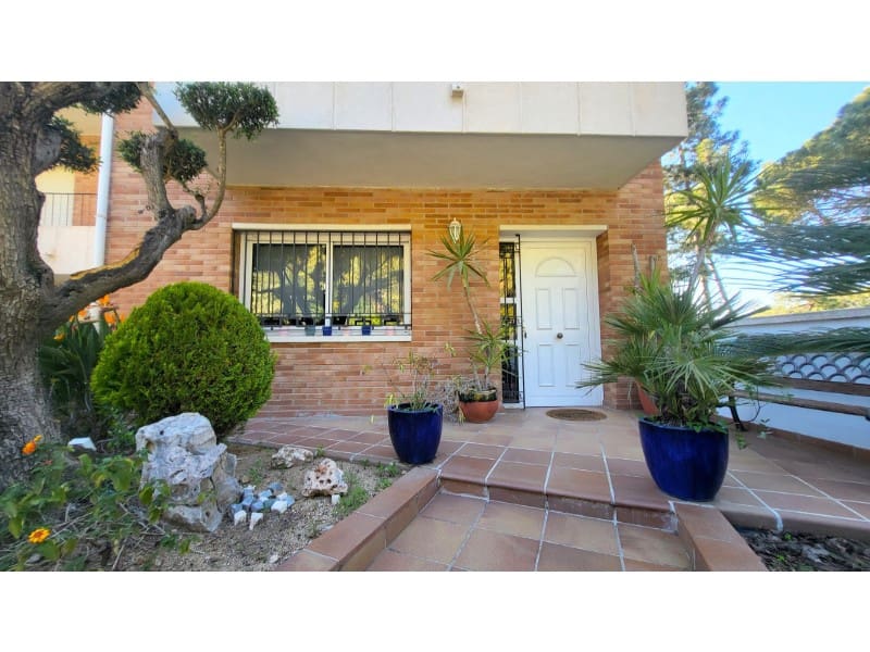 4 chambre Villa/Maison à vendre à Blanes avec piscine garage - 599 000 € (Ref: 10001322)