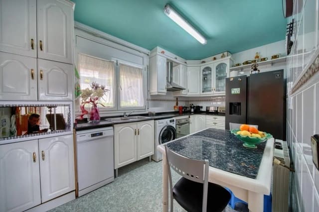 9 bedroom Villa for sale in Vidreres with garage - € 383,500 (Ref: 10004711)