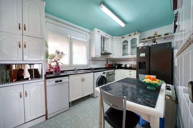 9 bedroom Villa for sale in Vidreres with garage - € 383,500 (Ref: 10004711)