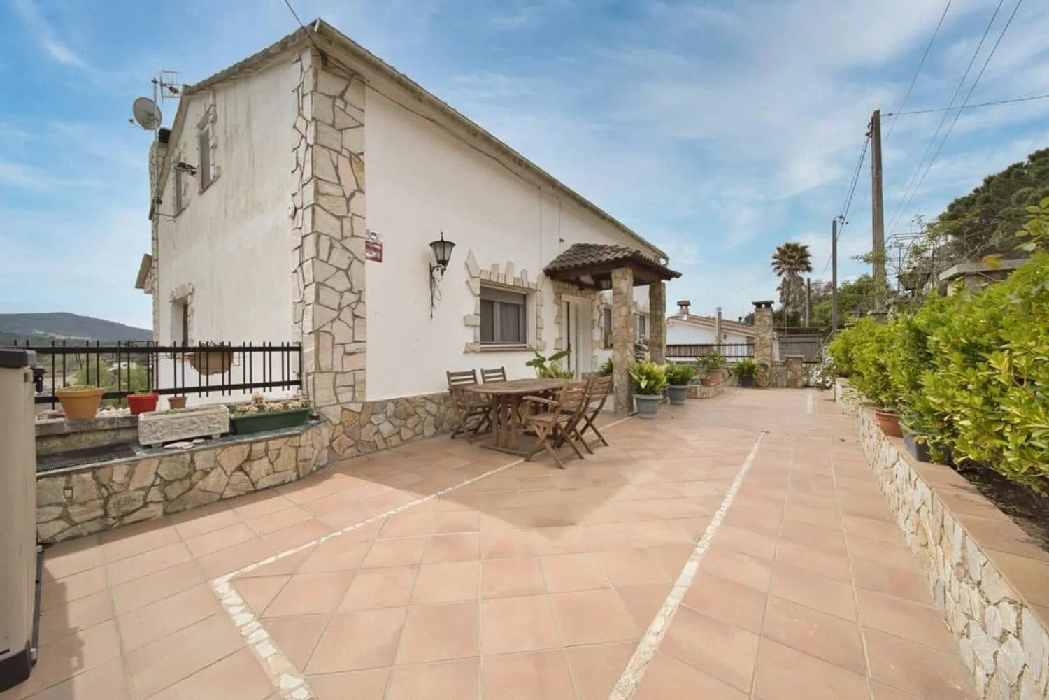 9 bedroom Villa for sale in Vidreres with garage - € 383,500 (Ref: 10004711)
