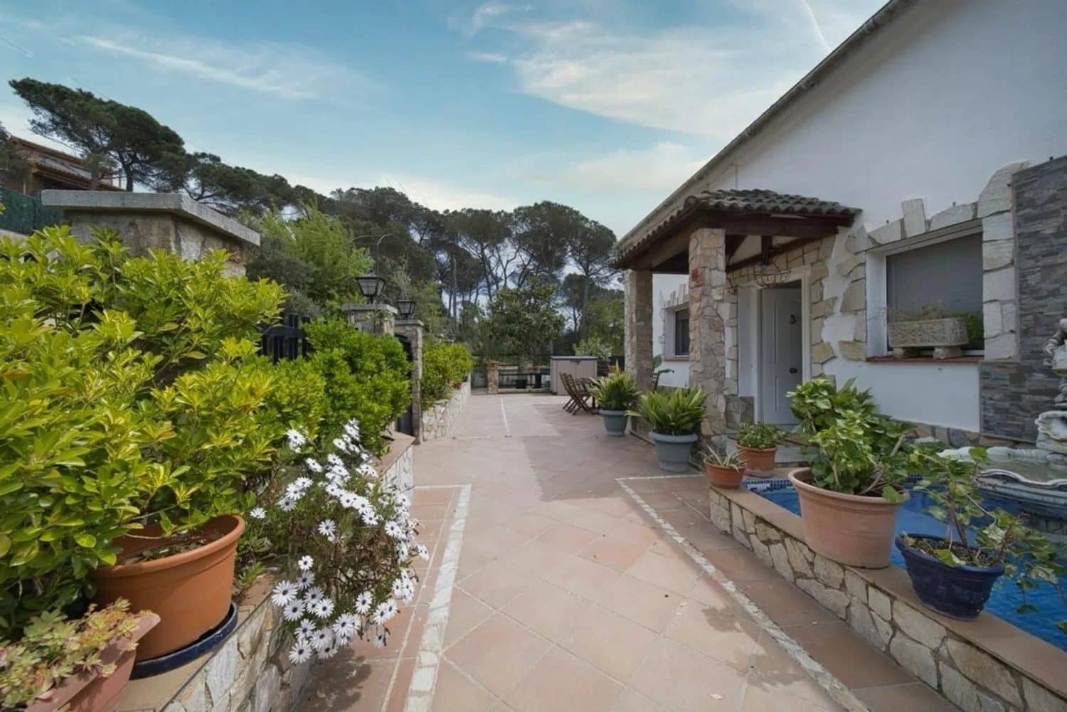 9 bedroom Villa for sale in Vidreres with garage - € 383,500 (Ref: 10004711)