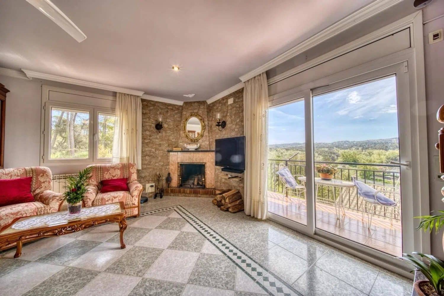9 bedroom Villa for sale in Vidreres with garage - € 383,500 (Ref: 10004711)