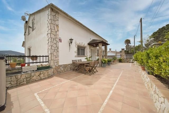 9 bedroom Villa for sale in Vidreres with garage - € 383,500 (Ref: 10004711)