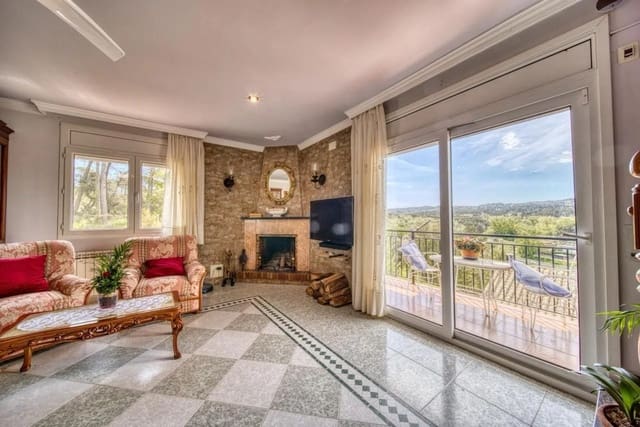 9 bedroom Villa for sale in Vidreres with garage - € 383,500 (Ref: 10004711)
