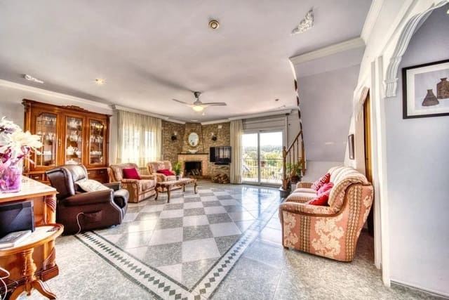 9 bedroom Villa for sale in Vidreres with garage - € 383,500 (Ref: 10004711)