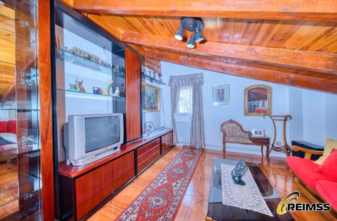 9 bedroom Villa for sale in Vidreres with garage - € 383,500 (Ref: 10004711)
