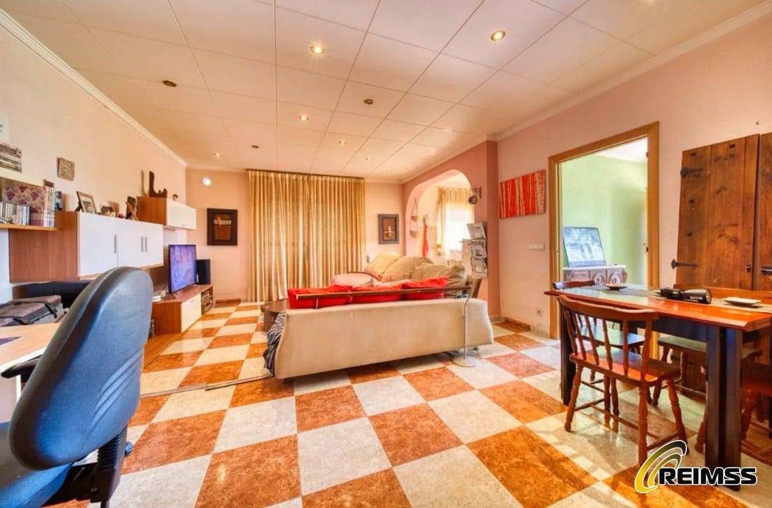 9 bedroom Villa for sale in Vidreres with garage - € 383,500 (Ref: 10004711)