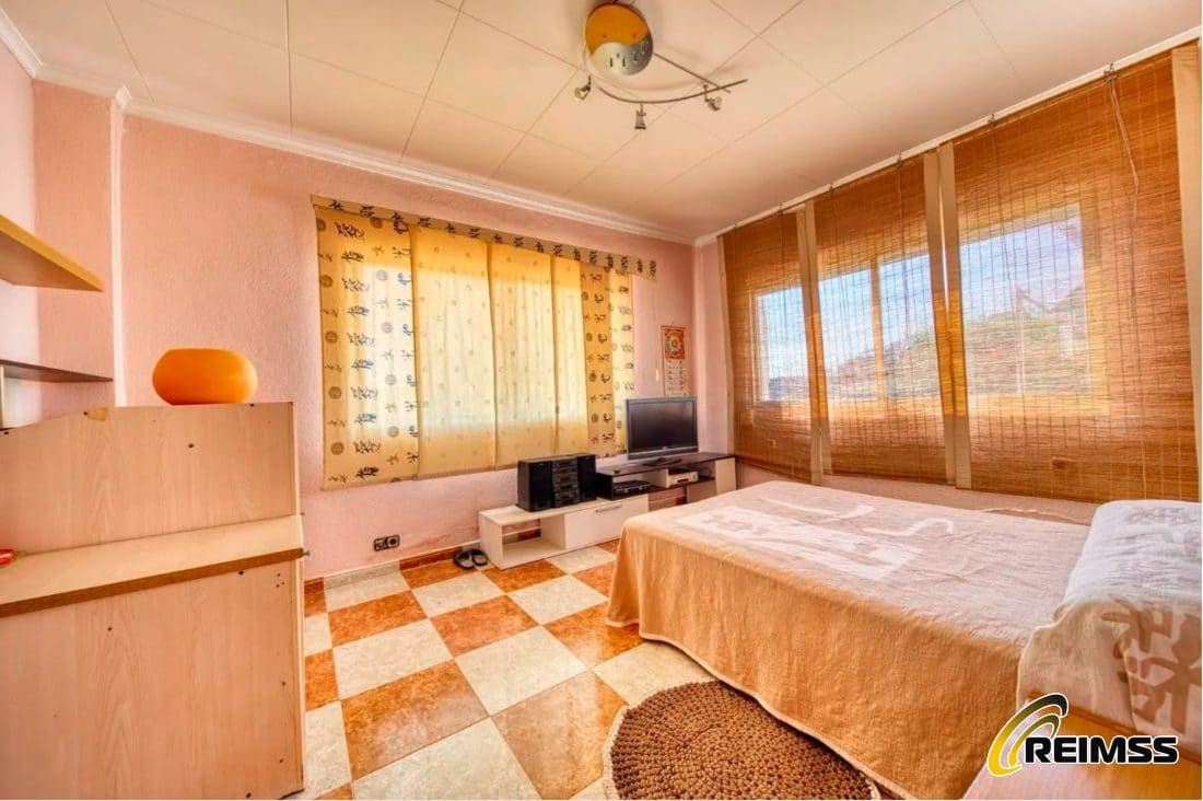 9 bedroom Villa for sale in Vidreres with garage - € 383,500 (Ref: 10004711)