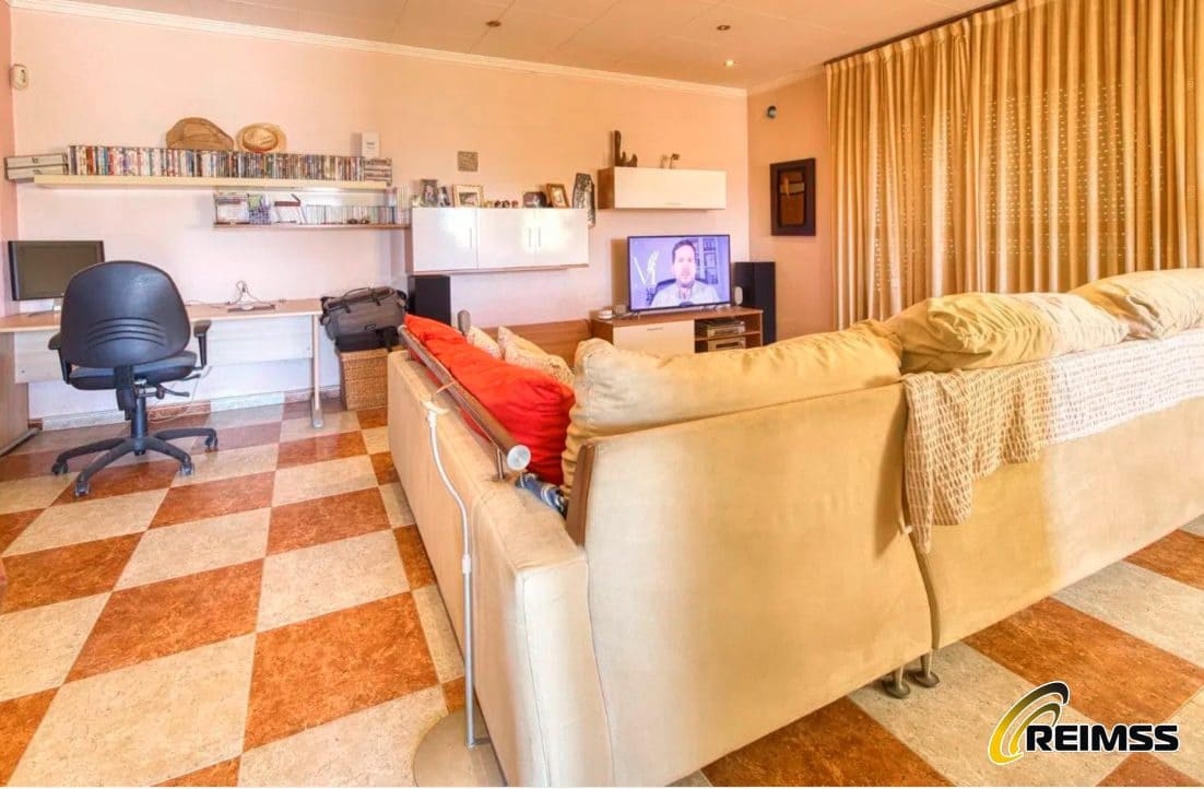 9 bedroom Villa for sale in Vidreres with garage - € 383,500 (Ref: 10004711)