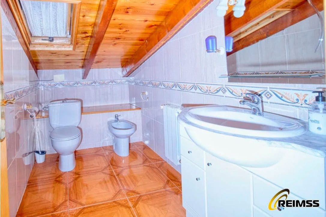 9 bedroom Villa for sale in Vidreres with garage - € 383,500 (Ref: 10004711)