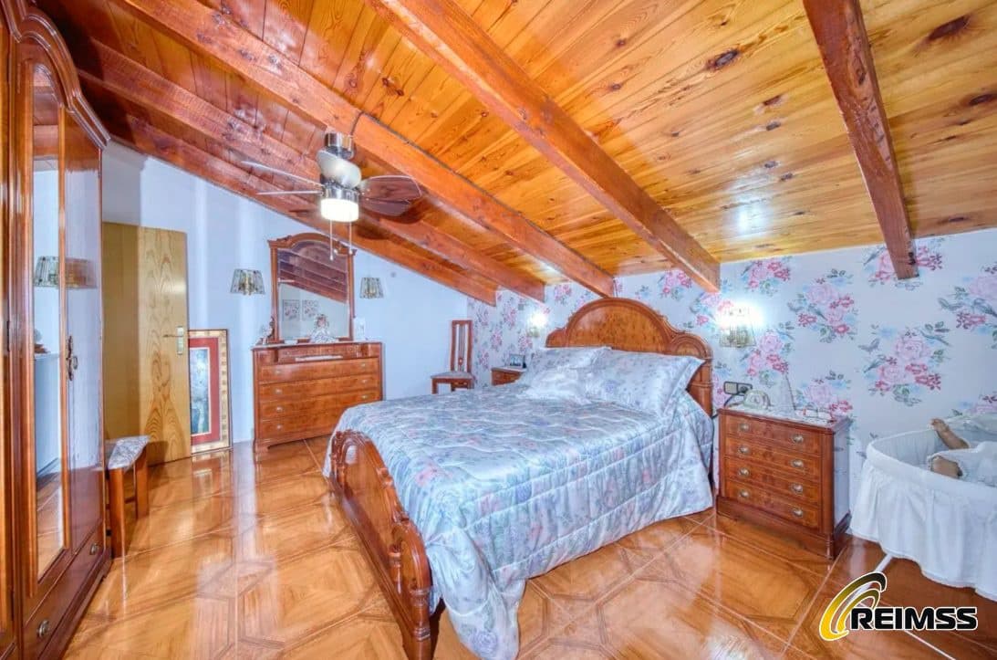 9 bedroom Villa for sale in Vidreres with garage - € 383,500 (Ref: 10004711)