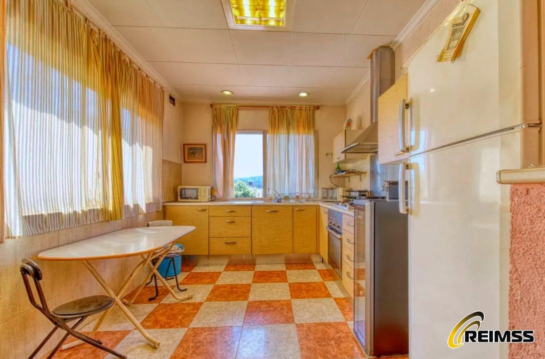 9 bedroom Villa for sale in Vidreres with garage - € 383,500 (Ref: 10004711)
