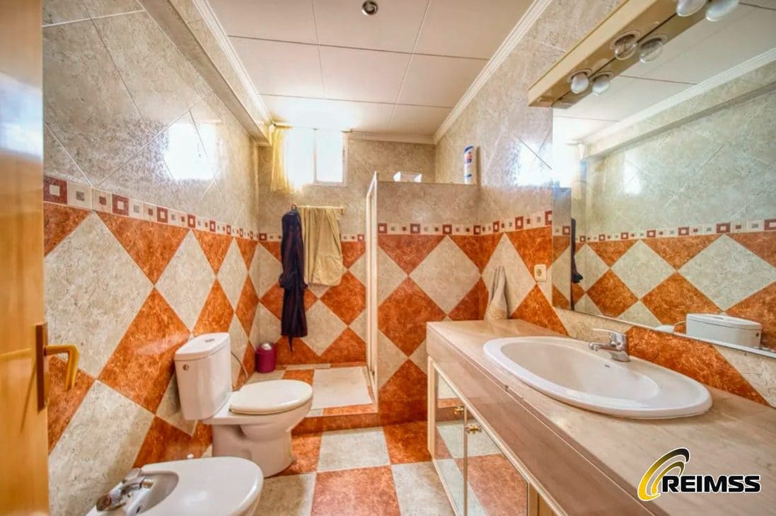 9 bedroom Villa for sale in Vidreres with garage - € 383,500 (Ref: 10004711)