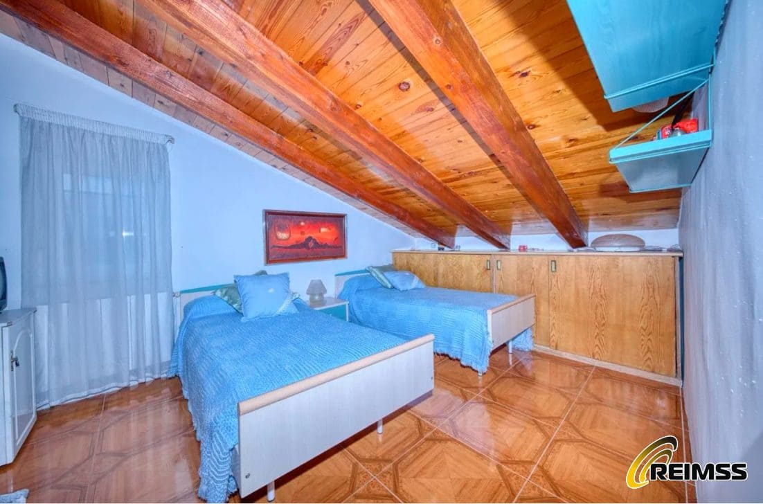 9 bedroom Villa for sale in Vidreres with garage - € 383,500 (Ref: 10004711)