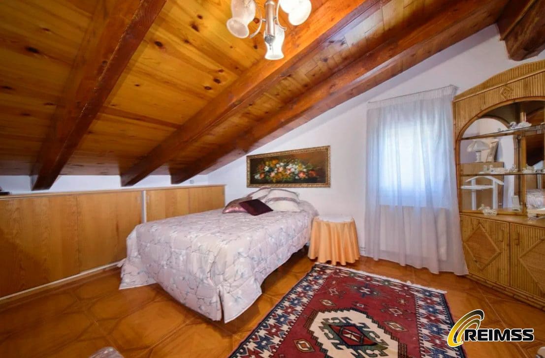 9 bedroom Villa for sale in Vidreres with garage - € 383,500 (Ref: 10004711)