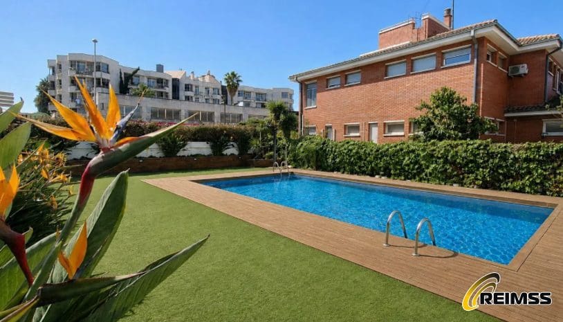 Apartamento para venda em Lloret de Mar com piscina - 133 000 € (Ref: 10026642)