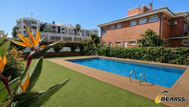 Apartamento para venda em Fenals, Lloret de Mar com piscina - 133 000 € (Ref: 10026642)