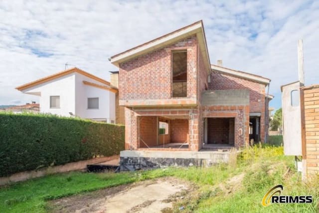 6 slaapkamer Villa te koop in Santa Coloma de Farners - € 304.500 (Ref: 10026971)