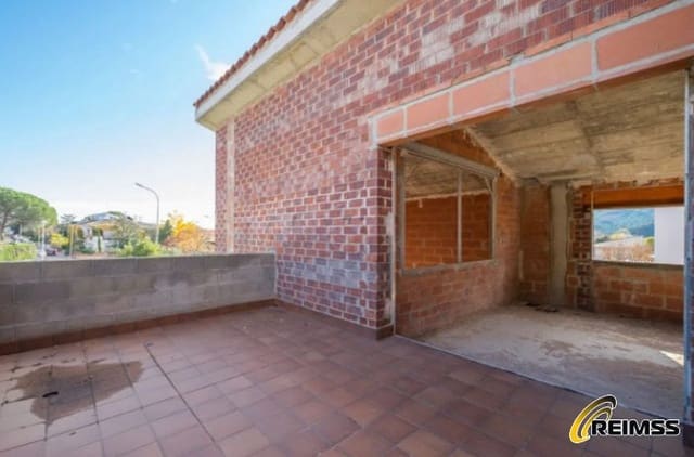6 slaapkamer Villa te koop in Santa Coloma de Farners - € 304.500 (Ref: 10026971)