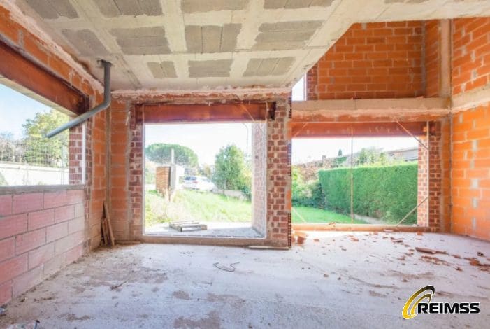 6 slaapkamer Villa te koop in Santa Coloma de Farners met garage - € 304.500 (Ref: 10026971)