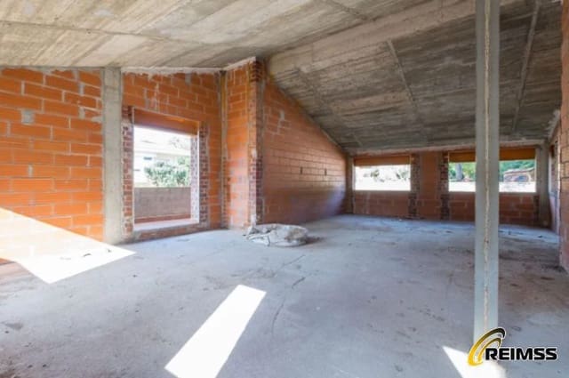 6 slaapkamer Villa te koop in Santa Coloma de Farners - € 304.500 (Ref: 10026971)
