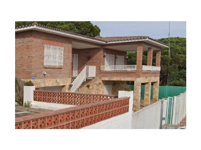 Chalet de 7 habitaciones en Lloret de Mar en venta con piscina garaje - 490.000 € (Ref: 10031317)