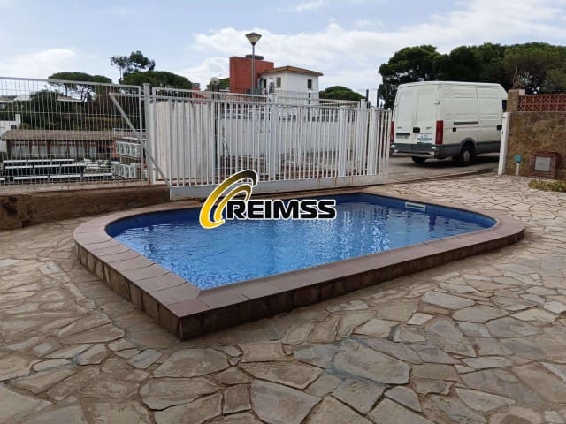 Chalet de 7 habitaciones en Lloret de Mar en venta con piscina garaje - 490.000 € (Ref: 10031317)