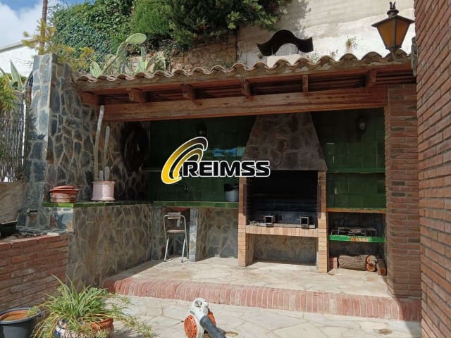 Chalet de 7 habitaciones en Canyelles, Lloret de Mar en venta con piscina garaje - 490.000 € (Ref: 10031317)