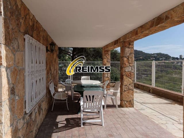 Chalet de 7 habitaciones en Canyelles, Lloret de Mar en venta con piscina garaje - 490.000 € (Ref: 10031317)