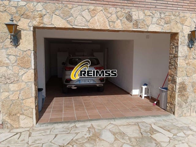Chalet de 7 habitaciones en Canyelles, Lloret de Mar en venta con piscina garaje - 490.000 € (Ref: 10031317)