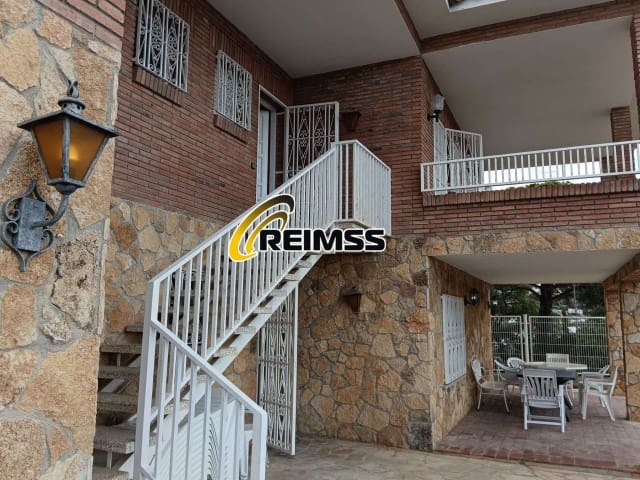 Chalet de 7 habitaciones en Lloret de Mar en venta con piscina garaje - 490.000 € (Ref: 10031317)