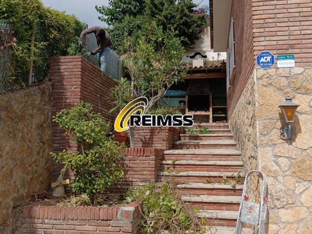 Chalet de 7 habitaciones en Canyelles, Lloret de Mar en venta con piscina garaje - 490.000 € (Ref: 10031317)