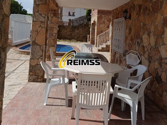 7 slaapkamer Villa te koop in Lloret de Mar met zwembad garage - € 490.000 (Ref: 10031317)