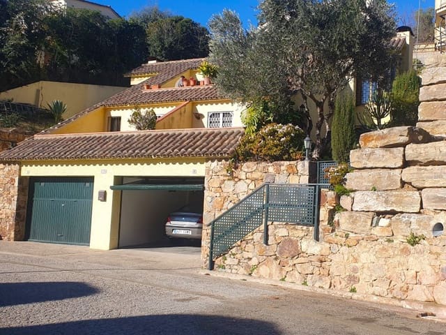 6 soveværelse Villa til salg i Tossa de Mar med swimmingpool garage - € 945.000 (Ref: 10044193)