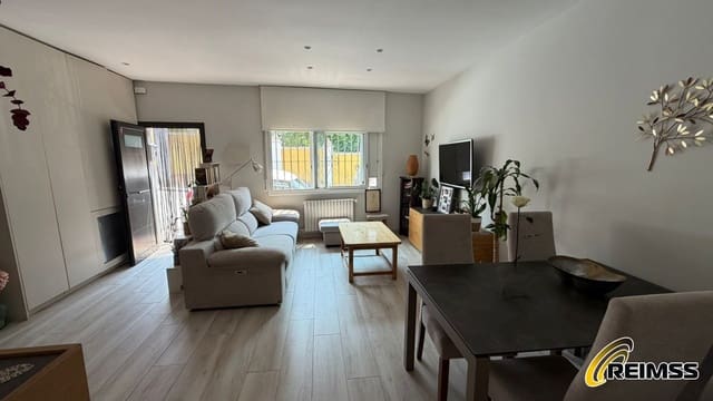 Chalet de 4 habitaciones en Mas Baell - Can Carbó, Lloret de Mar en venta - 315.000 € (Ref: 10060891)
