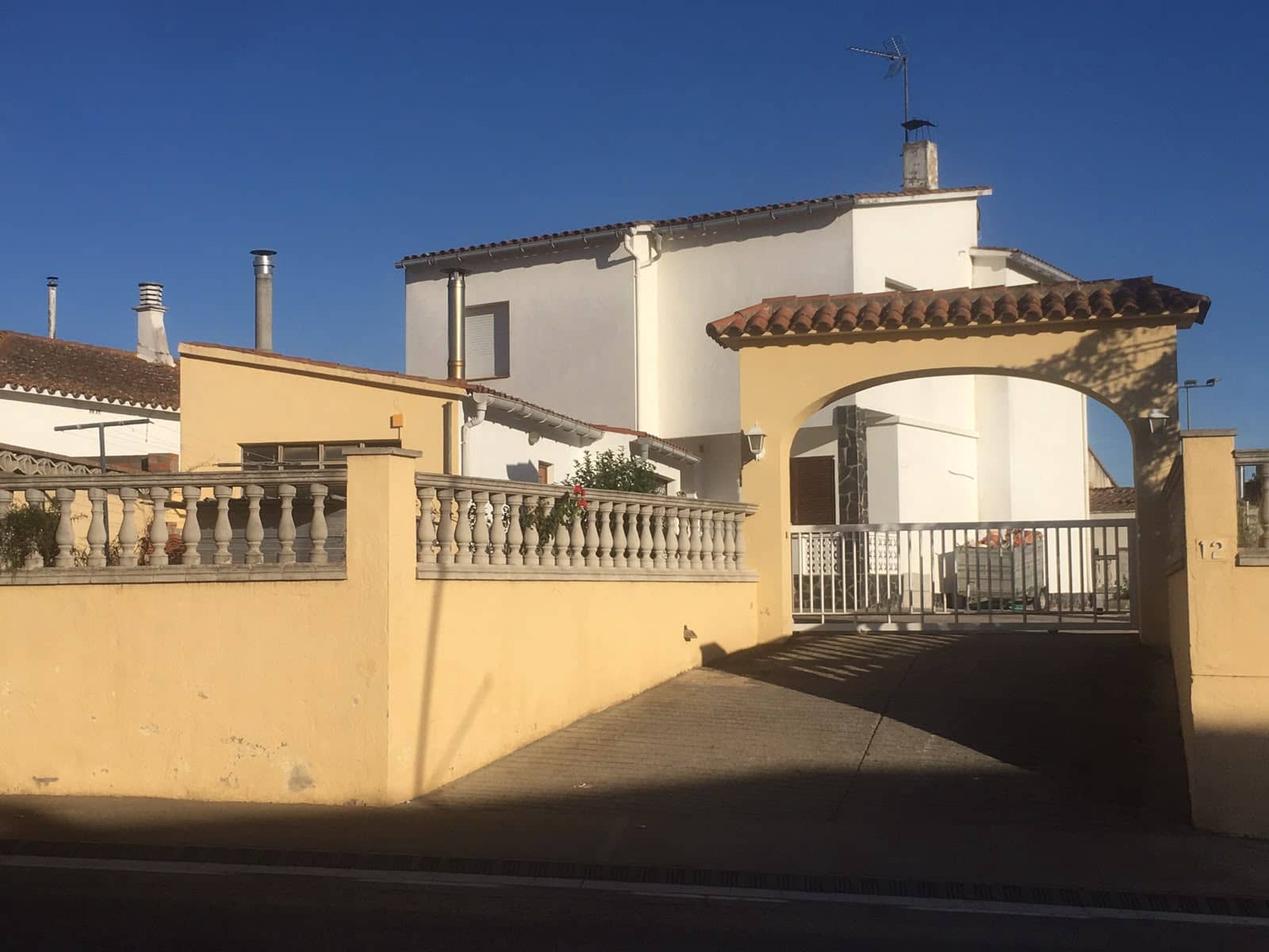 5 bedroom Villa for sale in Vidreres with garage - € 357,000 (Ref: 10077240)