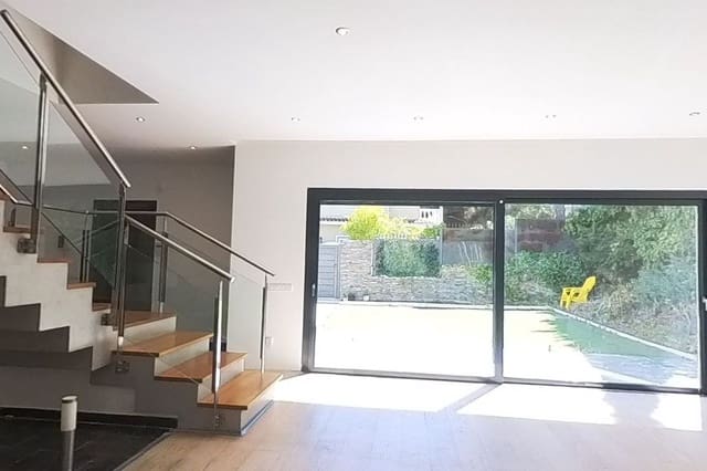 4 makuuhuone Huvila myytävänä paikassa Montgoda, Lloret de Mar mukana 
autotalli - 913 500 € (Ref: 10121046)