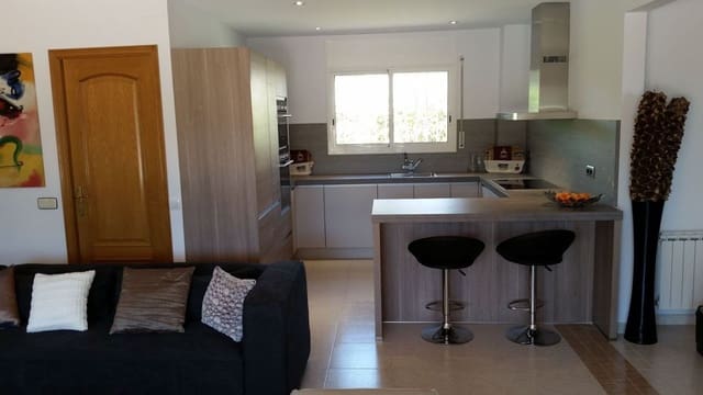4 chambre Villa/Maison à vendre à Maçanet de la Selva avec piscine garage - 585 000 € (Ref: 10154439)