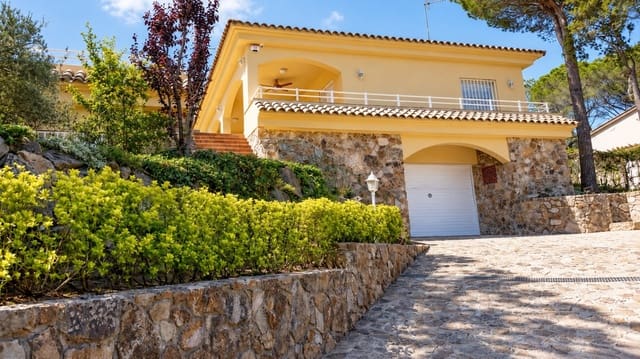 Chalet de 4 habitaciones en Maçanet de la Selva en venta con piscina garaje - 585.000 € (Ref: 10154439)