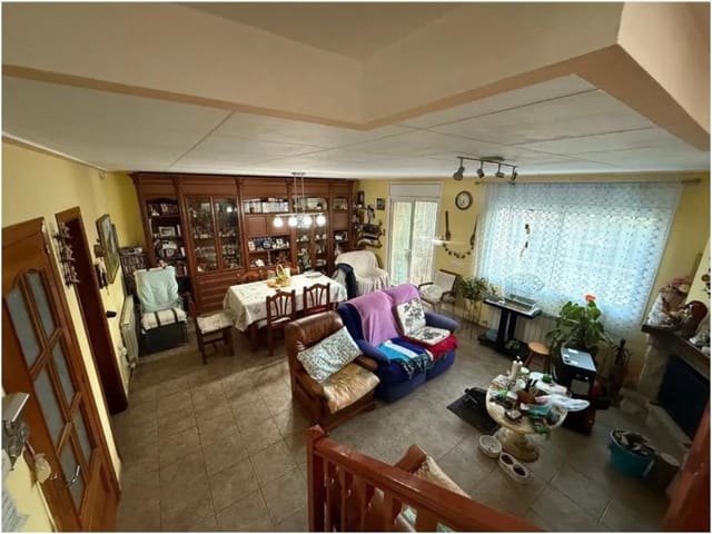 3 soveværelse Villa til salg i Urbanitzacions del Nord, Lloret de Mar med swimmingpool garage - € 325.000 (Ref: 10160247)