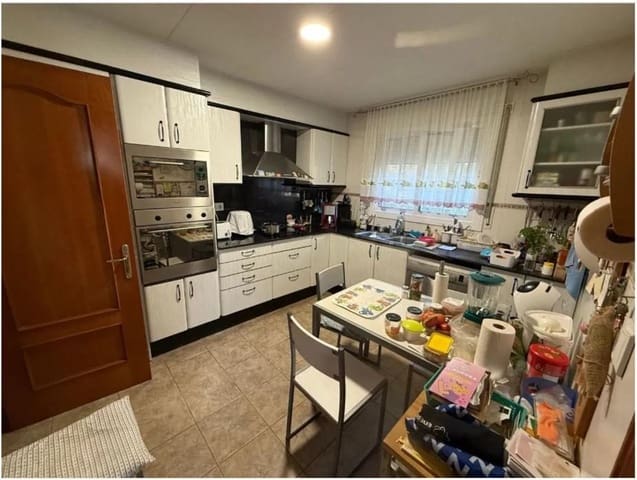 3 soveværelse Villa til salg i Urbanitzacions del Nord, Lloret de Mar med swimmingpool garage - € 325.000 (Ref: 10160247)
